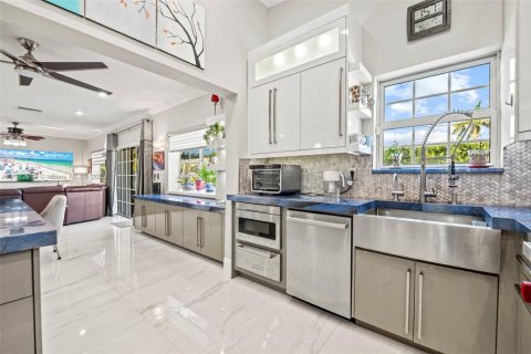 Купить виллу или дом в Майами, Флорида 5 спален, 315.96м2, № 1973964 - фото 16