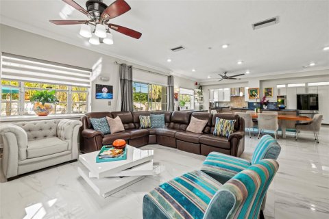 Купить виллу или дом в Майами, Флорида 5 спален, 315.96м2, № 1973964 - фото 9