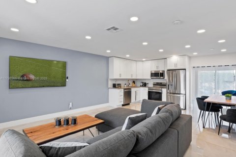 Immobilier commercial à vendre à Dania Beach, Floride: 182.83 m2 № 1952017 - photo 14