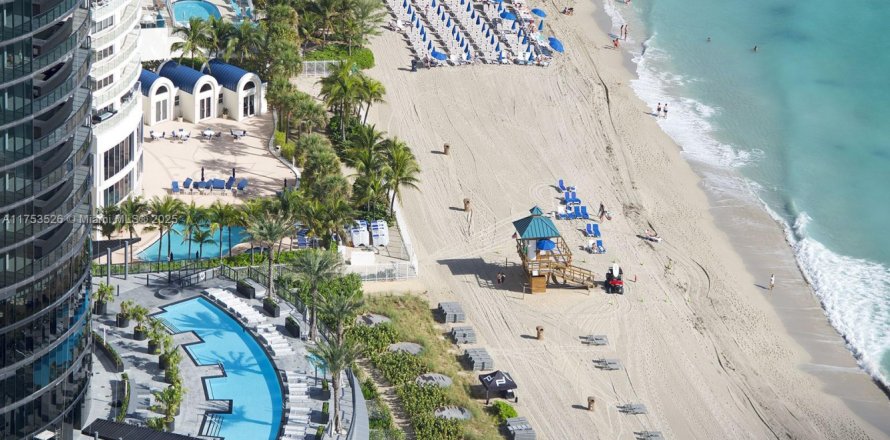 Condominio en Sunny Isles Beach, Florida, 3 dormitorios  № 1500285