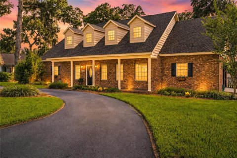 House in Ocala, Florida 4 bedrooms, 278.71 sq.m. № 2209648
