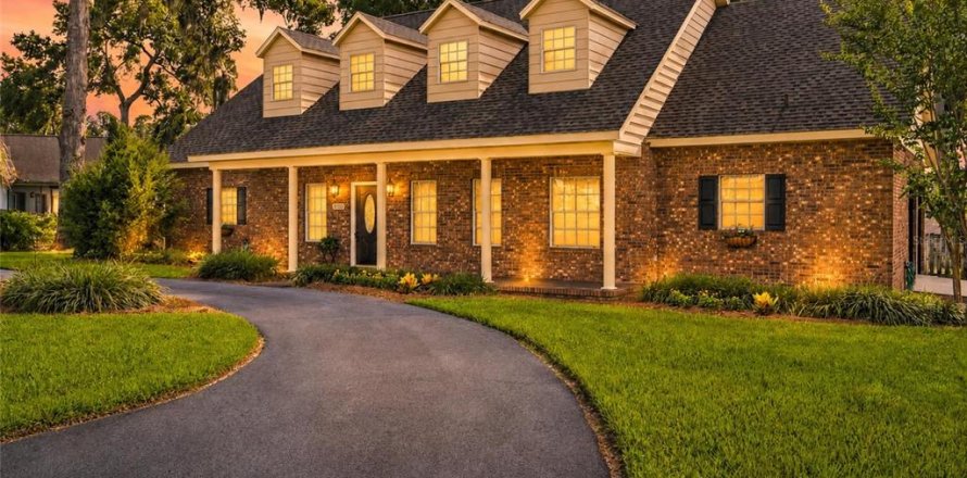 House in Ocala, Florida 4 bedrooms, 278.71 sq.m. № 2209648