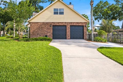 House in Ocala, Florida 4 bedrooms, 278.71 sq.m. № 2209648 - photo 3