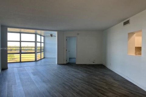 Condominio en alquiler en Pompano Beach, Florida, 1 dormitorio, 99.5 m2 № 1984521 - foto 7