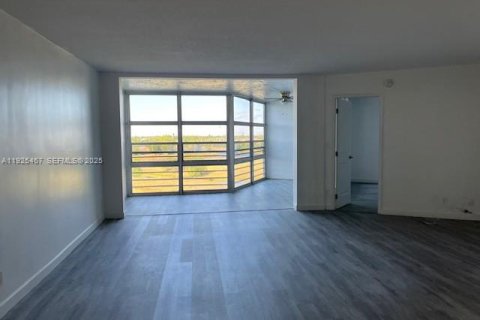 Condominio en alquiler en Pompano Beach, Florida, 1 dormitorio, 99.5 m2 № 1984521 - foto 6