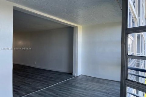 Condominio en alquiler en Pompano Beach, Florida, 1 dormitorio, 99.5 m2 № 1984521 - foto 8