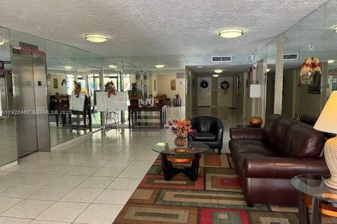 Condominio en alquiler en Pompano Beach, Florida, 1 dormitorio, 99.5 m2 № 1984521 - foto 2