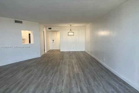 Condominio en alquiler en Pompano Beach, Florida, 1 dormitorio, 99.5 m2 № 1984521 - foto 4