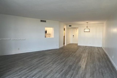 Condominio en alquiler en Pompano Beach, Florida, 1 dormitorio, 99.5 m2 № 1984521 - foto 5