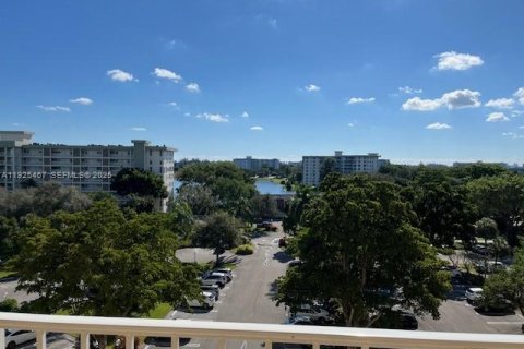 Condominio en alquiler en Pompano Beach, Florida, 1 dormitorio, 99.5 m2 № 1984521 - foto 3