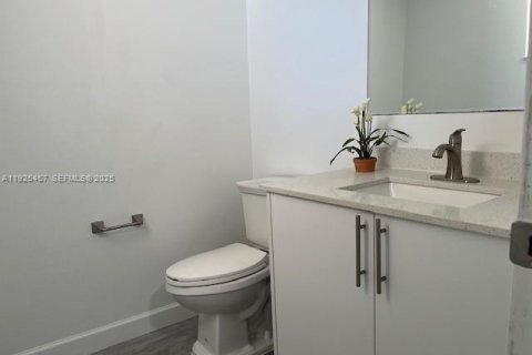 Condominio en alquiler en Pompano Beach, Florida, 1 dormitorio, 99.5 m2 № 1984521 - foto 19