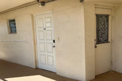 Condominio en alquiler en Pompano Beach, Florida, 1 dormitorio, 99.5 m2 № 1984521 - foto 20