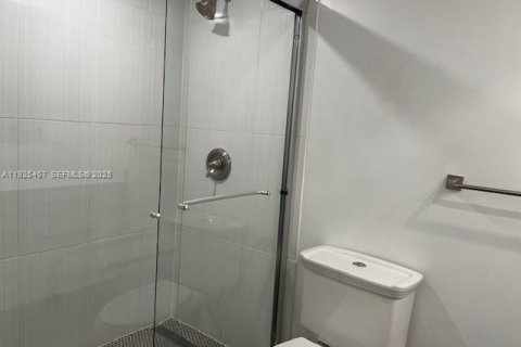 Condominio en alquiler en Pompano Beach, Florida, 1 dormitorio, 99.5 m2 № 1984521 - foto 17