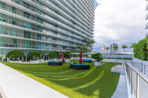 Condo in Miami, Florida, 2 bedrooms  № 2069588 - photo 16