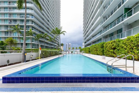 Condo in Miami, Florida, 2 bedrooms  № 2069588 - photo 9