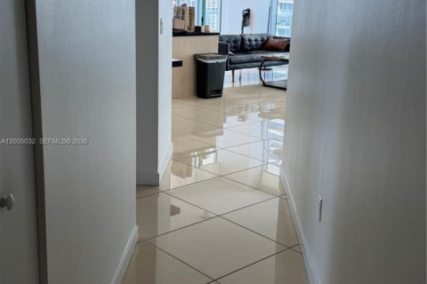 Condo in Miami, Florida, 2 bedrooms  № 2069588 - photo 2