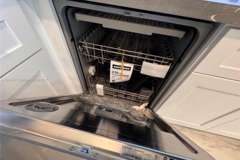 Снять в аренду виллу или дом в Форт-Лодердейл, Флорида 3 спальни, 133.69м2, № 1969765 - фото 22