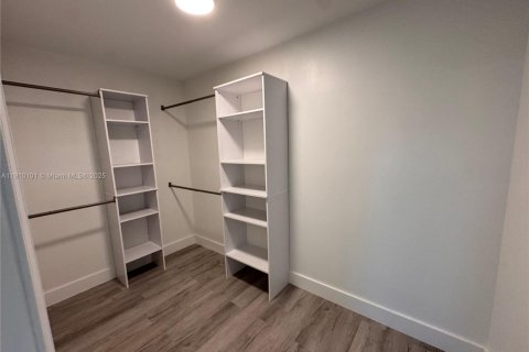 Снять в аренду виллу или дом в Форт-Лодердейл, Флорида 3 спальни, 133.69м2, № 1969765 - фото 24