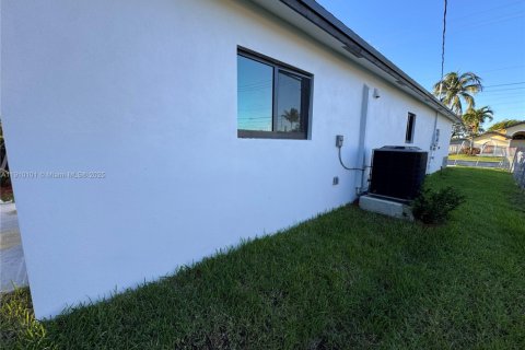 Снять в аренду виллу или дом в Форт-Лодердейл, Флорида 3 спальни, 133.69м2, № 1969765 - фото 29