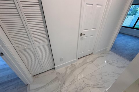 Снять в аренду виллу или дом в Форт-Лодердейл, Флорида 3 спальни, 133.69м2, № 1969765 - фото 6