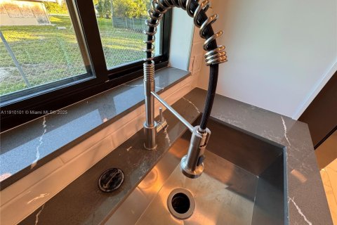 Снять в аренду виллу или дом в Форт-Лодердейл, Флорида 3 спальни, 133.69м2, № 1969765 - фото 20