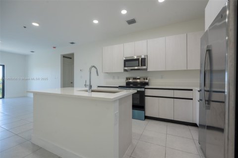 Condominio en alquiler en Doral, Florida, 3 dormitorios, 104.89 m2 № 2012537 - foto 2