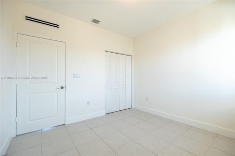 Condominio en alquiler en Doral, Florida, 3 dormitorios, 104.89 m2 № 2012537 - foto 23