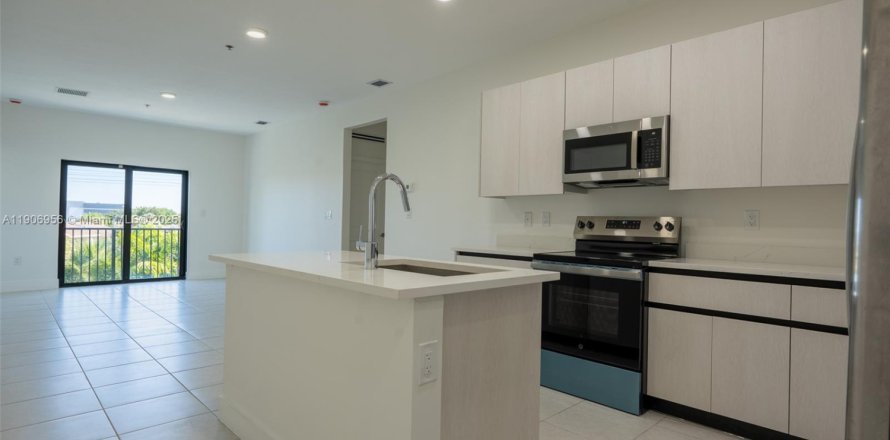 Condominio en Doral, Florida, 3 dormitorios  № 2012537