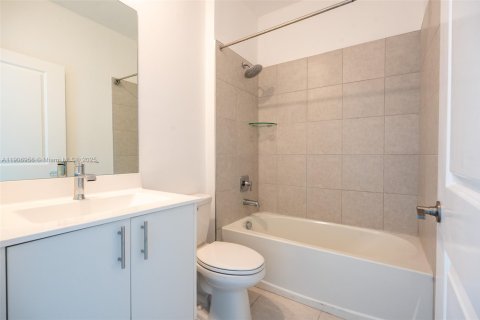 Condominio en alquiler en Doral, Florida, 3 dormitorios, 104.89 m2 № 2012537 - foto 20