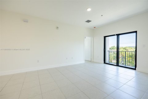 Condominio en alquiler en Doral, Florida, 3 dormitorios, 104.89 m2 № 2012537 - foto 8