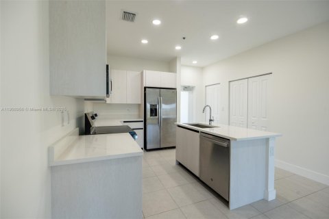 Condominio en alquiler en Doral, Florida, 3 dormitorios, 104.89 m2 № 2012537 - foto 5