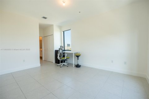 Condominio en alquiler en Doral, Florida, 3 dormitorios, 104.89 m2 № 2012537 - foto 14