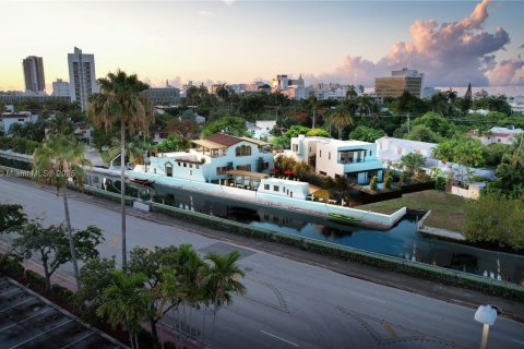 House in Miami Beach, Florida 5 bedrooms, 380.16 sq.m. № 1944995 - photo 10
