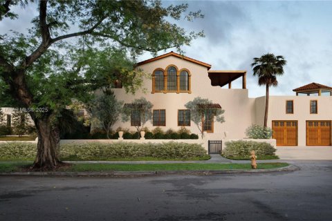 House in Miami Beach, Florida 5 bedrooms, 380.16 sq.m. № 1944995 - photo 13