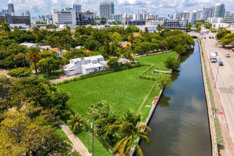 House in Miami Beach, Florida 5 bedrooms, 380.16 sq.m. № 1944995 - photo 3