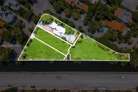 House in Miami Beach, Florida 5 bedrooms, 380.16 sq.m. № 1944995 - photo 14