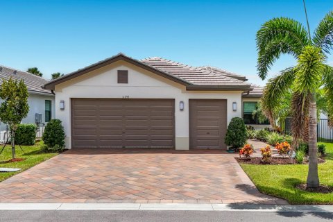 Casa en Port St. Lucie, Florida 3 dormitorios, 195.47 m2 № 2332539