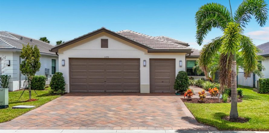 Casa en Port St. Lucie, Florida 3 dormitorios, 195.47 m2 № 2332539