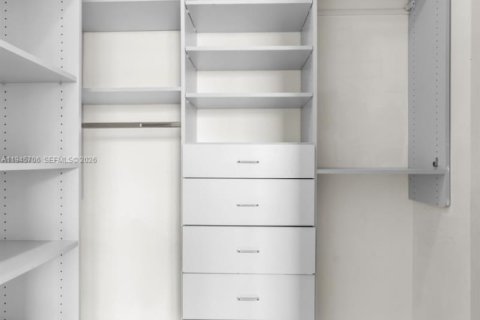 Снять в аренду кондоминиум в Бей-Харбор-Айлендс, Флорида 3 спальни, 181.16м2, № 2002526 - фото 17