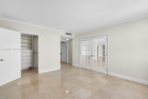 Снять в аренду кондоминиум в Бей-Харбор-Айлендс, Флорида 3 спальни, 181.16м2, № 2002526 - фото 18