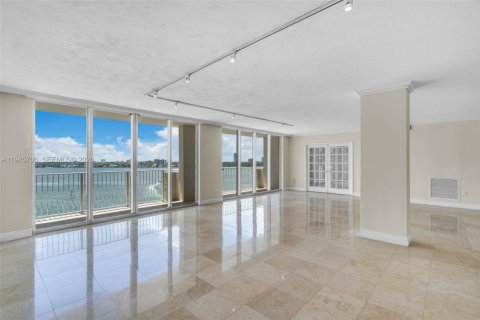 Снять в аренду кондоминиум в Бей-Харбор-Айлендс, Флорида 3 спальни, 181.16м2, № 2002526 - фото 8