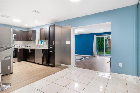 Casa en venta en Miramar, Florida, 4 dormitorios, 163.88 m2 № 1928931 - foto 8