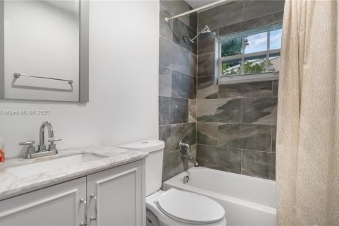 Casa en venta en Miramar, Florida, 4 dormitorios, 163.88 m2 № 1928931 - foto 19