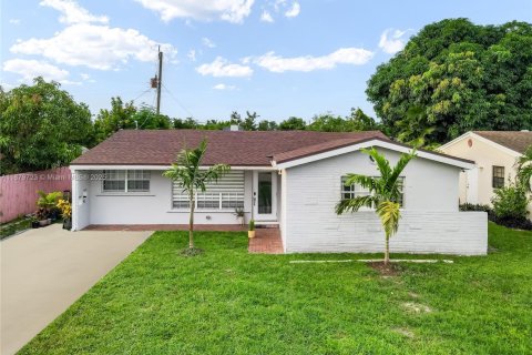 Casa en venta en Miramar, Florida, 4 dormitorios, 163.88 m2 № 1928931 - foto 3