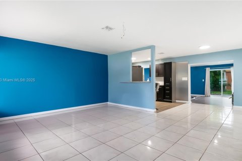 Casa en venta en Miramar, Florida, 4 dormitorios, 163.88 m2 № 1928931 - foto 9