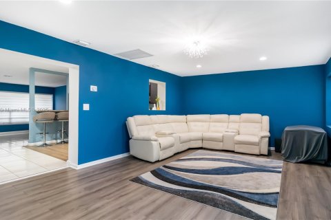 Casa en venta en Miramar, Florida, 4 dormitorios, 163.88 m2 № 1928931 - foto 13