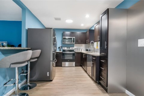 Casa en venta en Miramar, Florida, 4 dormitorios, 163.88 m2 № 1928931 - foto 5