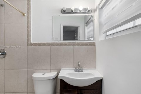 Casa en venta en Miramar, Florida, 4 dormitorios, 163.88 m2 № 1928931 - foto 16