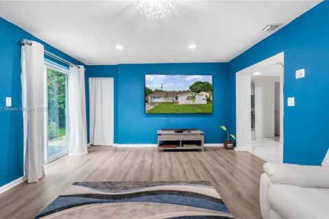 Casa en venta en Miramar, Florida, 4 dormitorios, 163.88 m2 № 1928931 - foto 1