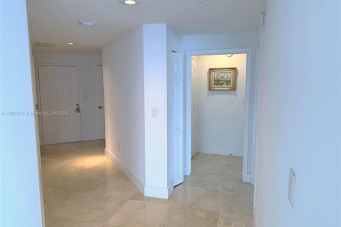 Купить кондоминиум в Халландейл-Бич, Флорида 3 спальни, 143.07м2, № 1887845 - фото 17